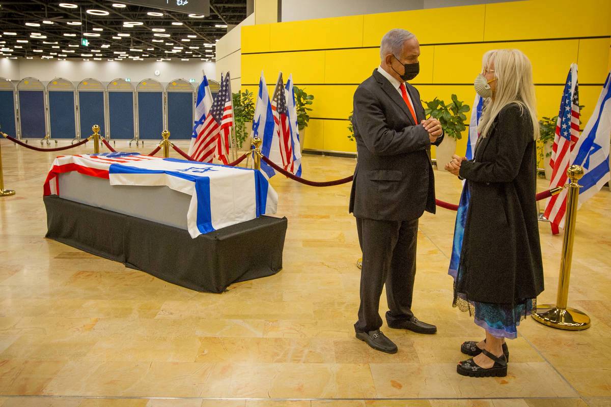 Sheldon Adelsons kista anländer till Israel för fredagsbegravning8