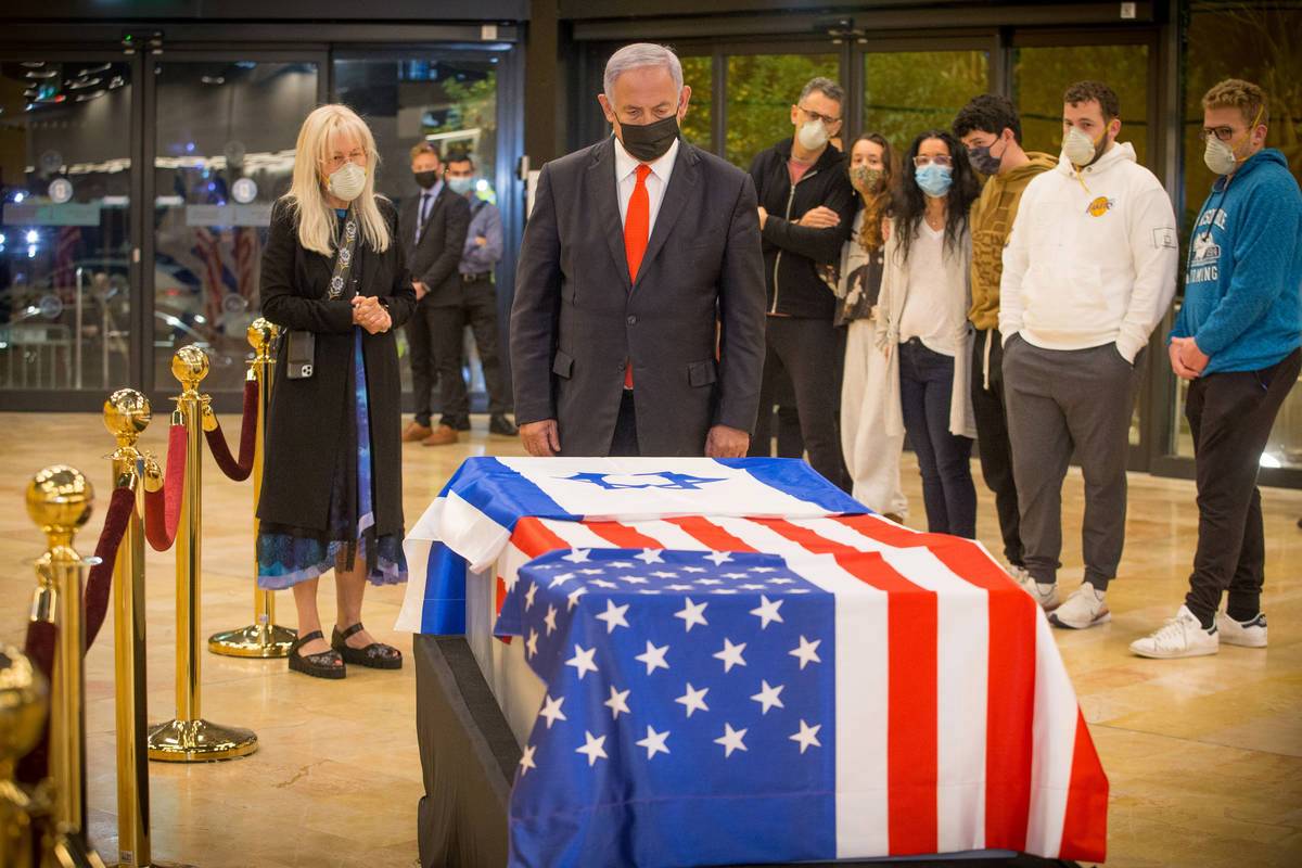 Sheldon Adelsons kista anländer till Israel för begravning på fredag2