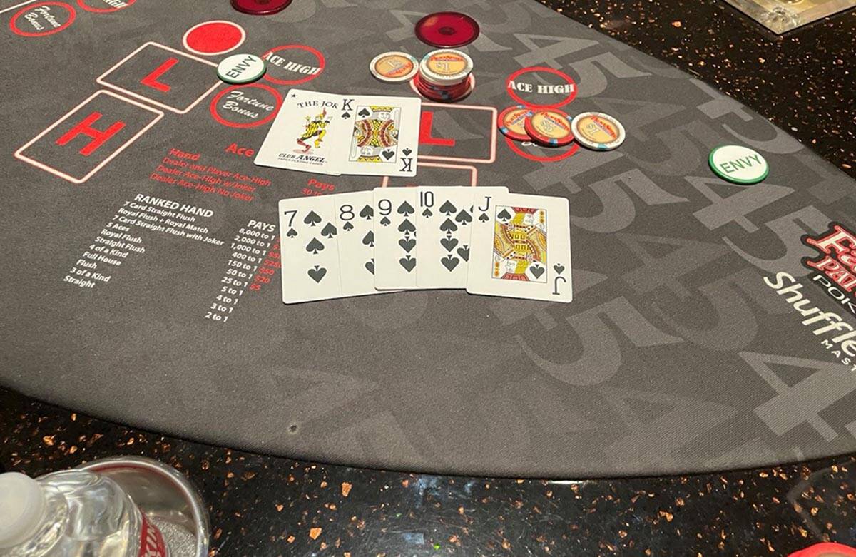 Den 7-kortsvinnande Pai Gow pokerhanden onsdagen den 22 december 2021 på Palace Station. (Palace S...